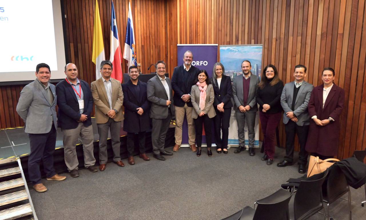 Autoridades y actores principales del evento Construir con Ciencia 2025.