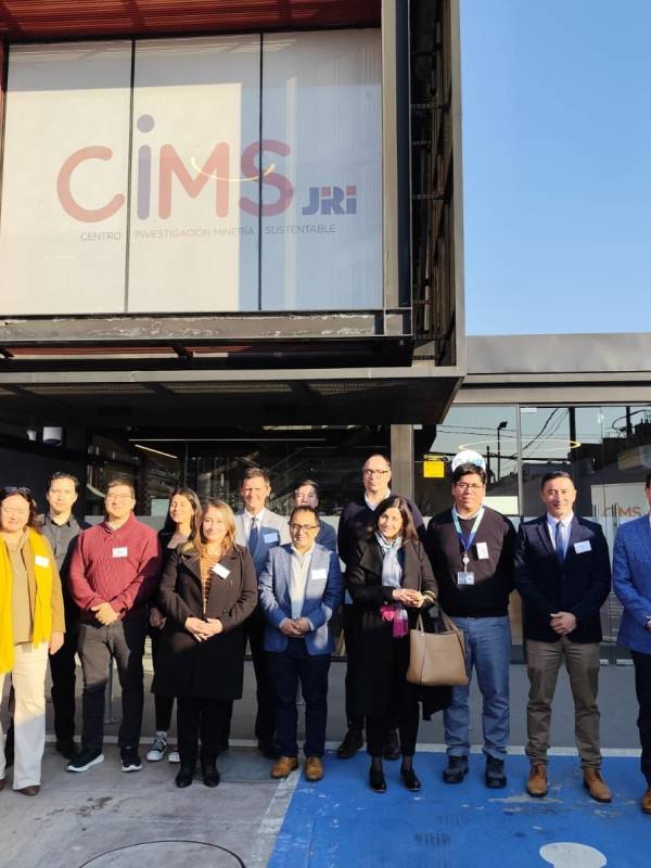El equipo de la Gerencia de Innovación de Corfo durante la visita al el Centro de Investigación en Minería Sustentable (CIMS JRI).