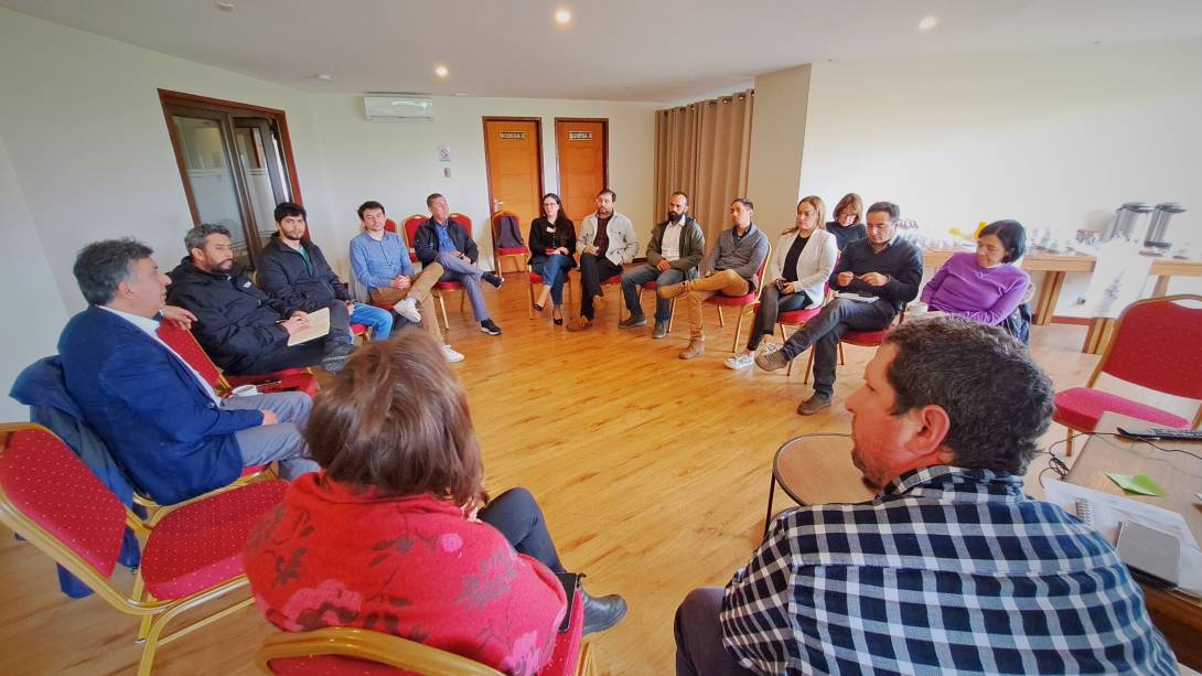 El líder de Ríosur, Arturo del Río, durante un conversatorio con los beneficiarios del Programa de Absorción Tecnológica para la Innovación.