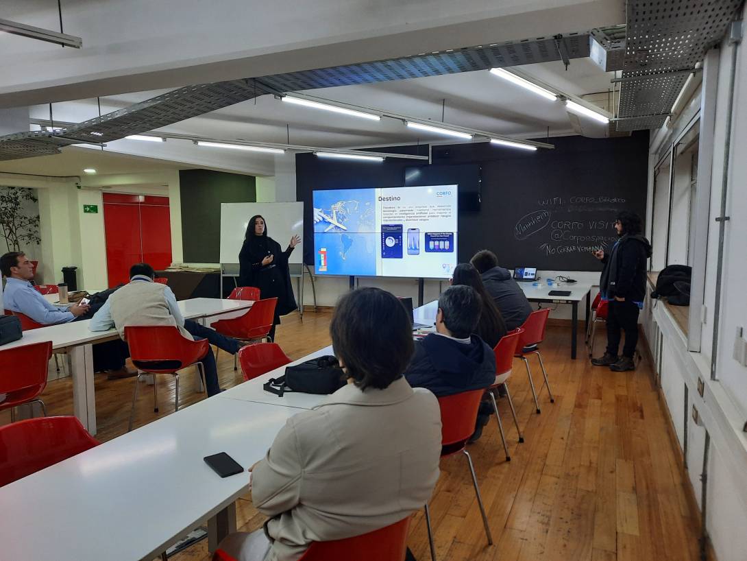 Una de las exposiciones de las empresas TIC y beneficiarias del Consolida y Expande de InnovaChile.