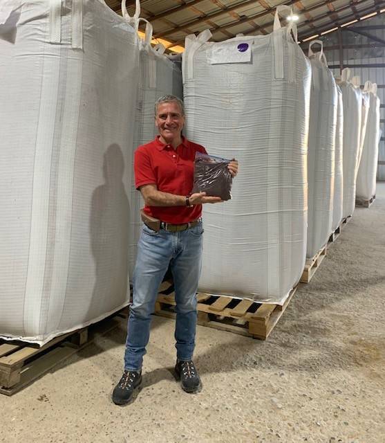 Ángel Valenzuela, director general y fundador de Haproba, en la planta de producción.