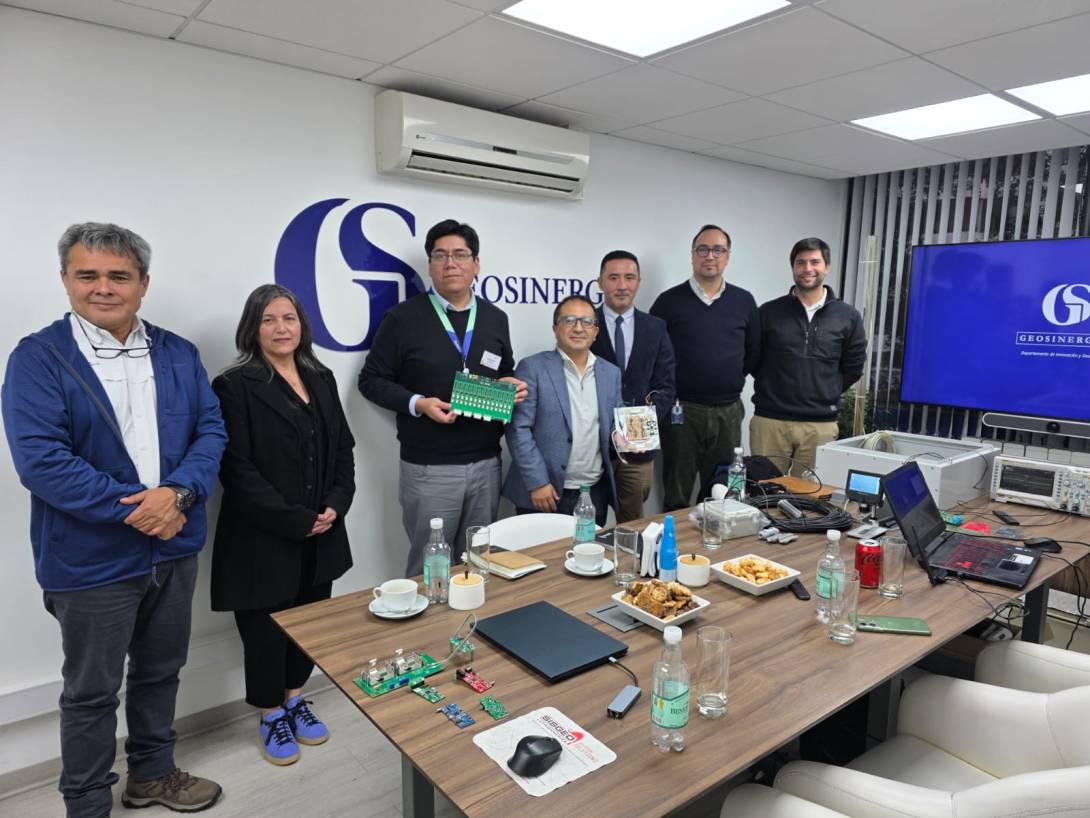 La última parada fue en Geosinergia Ingeniería y Medio Ambiente, donde el equipo conoció el desarrollo y comercialización del equipo GSTDR.